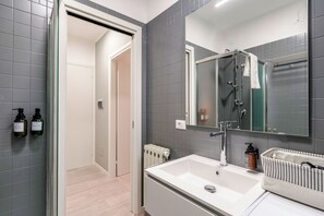 Doccia, asciugacapelli, bidet