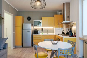 Surface de cuisson, lave-vaisselle, cafetière-théière, grille-pain