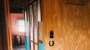 1 chambre, coffres-forts dans les chambres, fer et planche Ă repasser