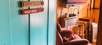 Located outside of Anderson, access to shopping, dinning , 8 miles from Lake.  