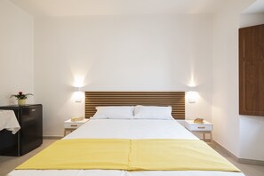 1 bedroom, free WiFi, bed sheets - Flour Room with Bathroom (Tortolì)