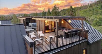 Downtown WP River Front Villa 110 I Rooftop Lounge & Hot Tub I Great Views I Discounted Attractions