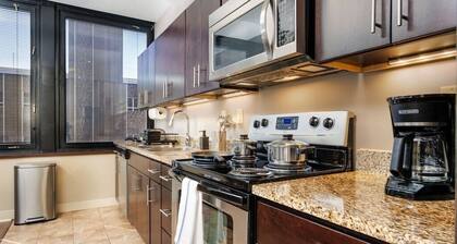 Modern Chic | Prime Location 6th Floor | 24/7 Gym Terrace Roku WiFi
