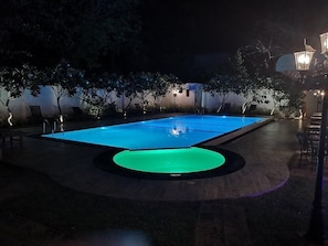 10 piscines couvertes, chaises longues
