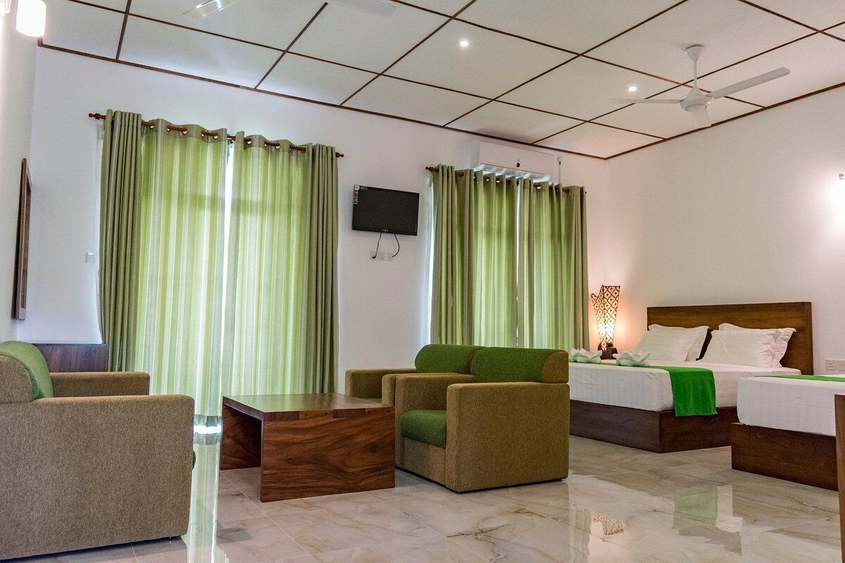 Minibar, free WiFi, bed sheets