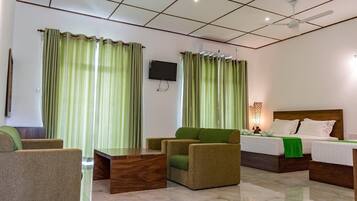 Minibar, free WiFi, bed sheets