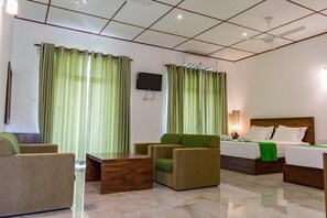 Minibar, free WiFi, bed sheets - Elephant Eye Hotel (Thissamaharama)