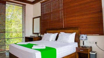 Minibar, free WiFi, bed sheets