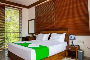 Minibar, free WiFi, bed sheets - Elephant Eye Hotel (Thissamaharama)