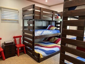 3 bedrooms, desk, iron/ironing board, free WiFi