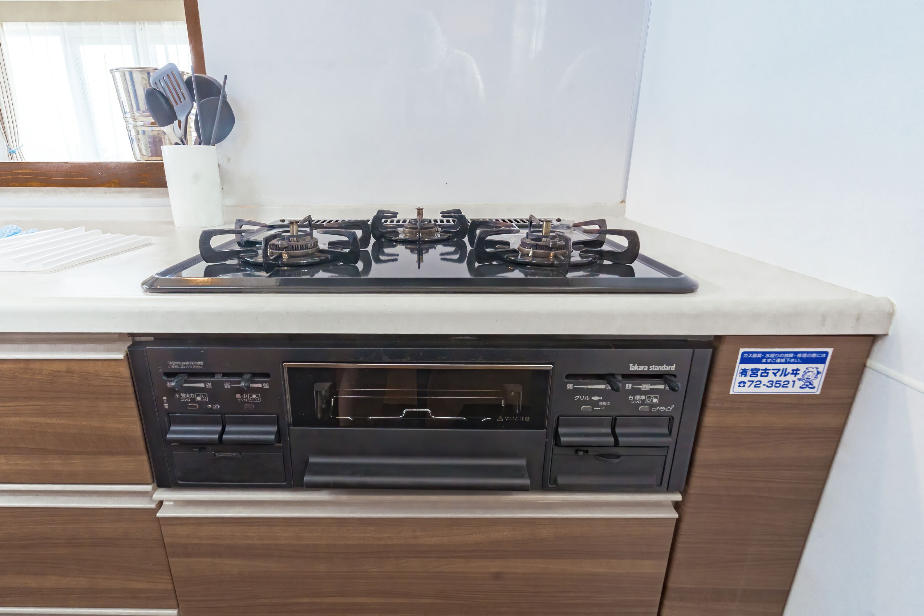 Villa | Privékeuken | Een koelkast/vriezer, een magnetron, een waterkoker, een rijstkoker