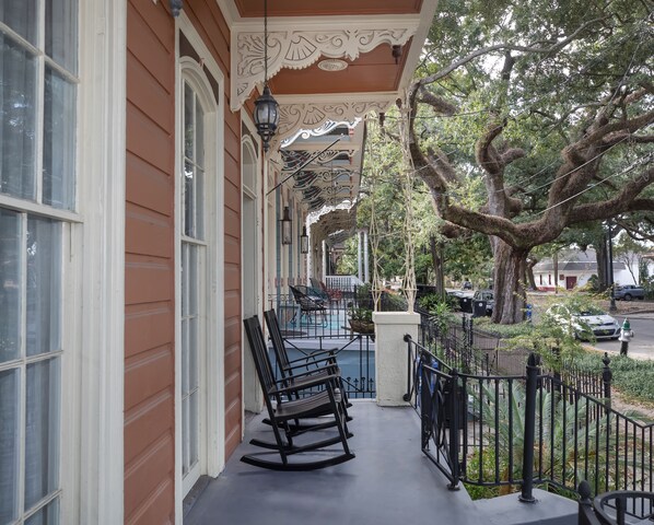 Property grounds - Beautifully Updated New Orleans Home *sleeps 6* (New Orleans)