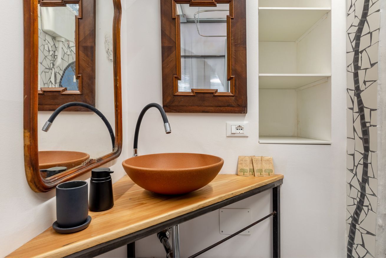 Shower, hair dryer, towels, shampoo