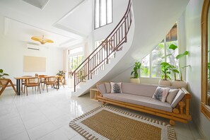 Living area - Spacious designer villa in the heart of Berawa (badung)