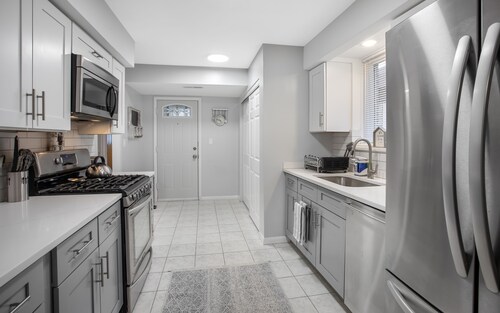 Chicago charm! Quiet and inviting !