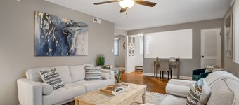 Chicago charm! Quiet and inviting !