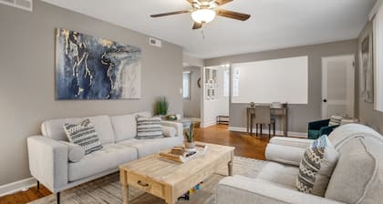 Chicago charm! Quiet and inviting !