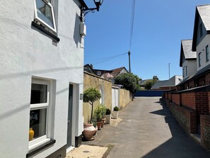 Property grounds - Beautiful Cottage in the heart of Deal Excellent & quiet Location. Sunny Garden (Deal)