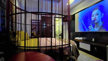 Design Double Room Single Use, 1 King Bed | Living area