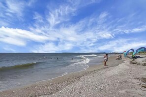 Chaise longue, serviettes de plage