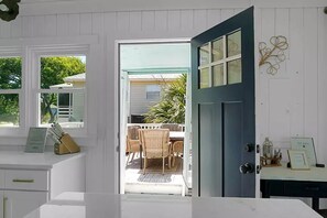 Interior - Ocean's Eleven Edisto - Cozy Cottage 1 block from the beach! (Edisto Island)