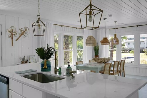 Ocean's Eleven Edisto - Cozy Cottage 1 block from the beach!