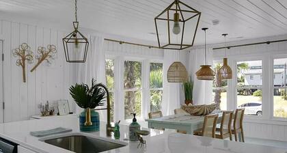 Ocean's Eleven Edisto - Cozy Cottage 1 block from the beach!