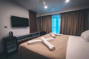 Habitación clásica | Minibar, muebles diferentes y escritorio