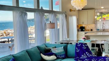 TV connectée, cheminée, jeux vidéo, livres