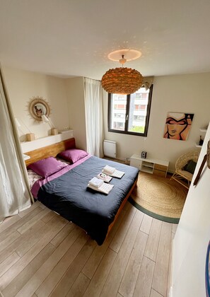 3 bedrooms, desk, iron/ironing board, free WiFi