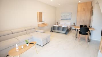 Deluxe Studio | Soundproofing, travel crib, free WiFi