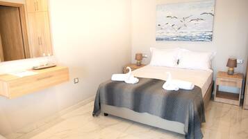 Deluxe Studio | Soundproofing, travel cot, free WiFi