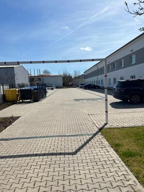 Classic Quadruple Room, Courtyard View | Property grounds - Bordinghaus MDS  (Aschheim)