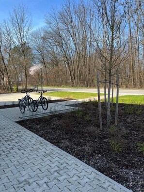 Neljän hengen classic-huone, näköala pihalle | Ulkoalueet