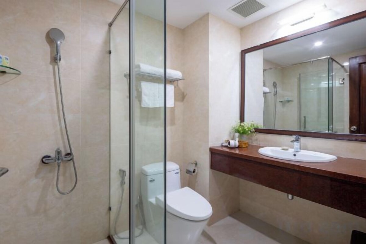 Baignoire et douche séparées, douche hydromassante