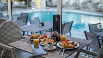 Daily buffet breakfast for a fee