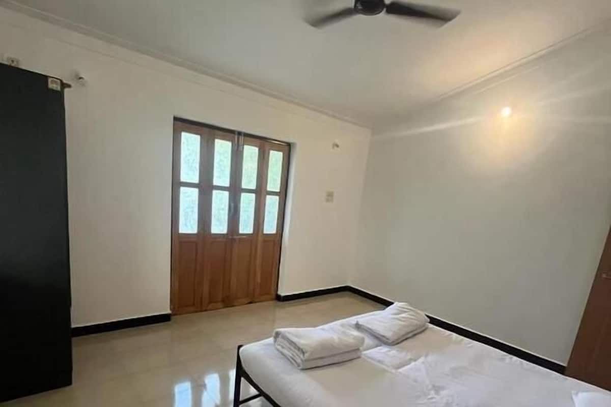 Standard Studio Suite | 1 bedroom, free WiFi, bed sheets