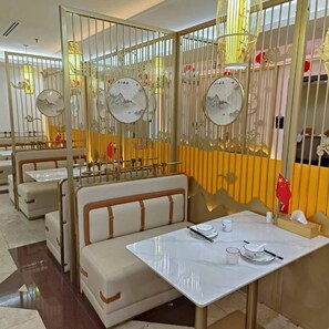 Restaurant - Three 888 Hotel (Dubai)