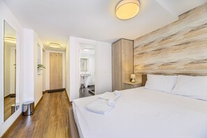 7 bedrooms, iron/ironing board, free WiFi, bed sheets