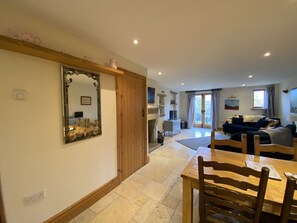 Smart TV, fireplace, books - Quiet Cottage in Private Meadow (Eyam)