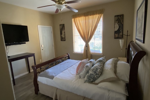 1 habitación, escritorio, tabla de planchar con plancha y wifi gratis