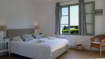 4 chambres, rideaux occultants, fer et planche Ă repasser, Wi-Fi gratuit