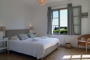 4 bedrooms, blackout curtains, iron/ironing board, free WiFi