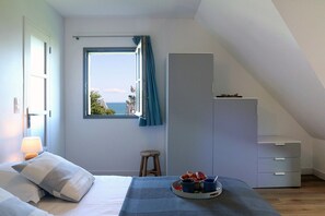 4 bedrooms, blackout drapes, iron/ironing board, free WiFi