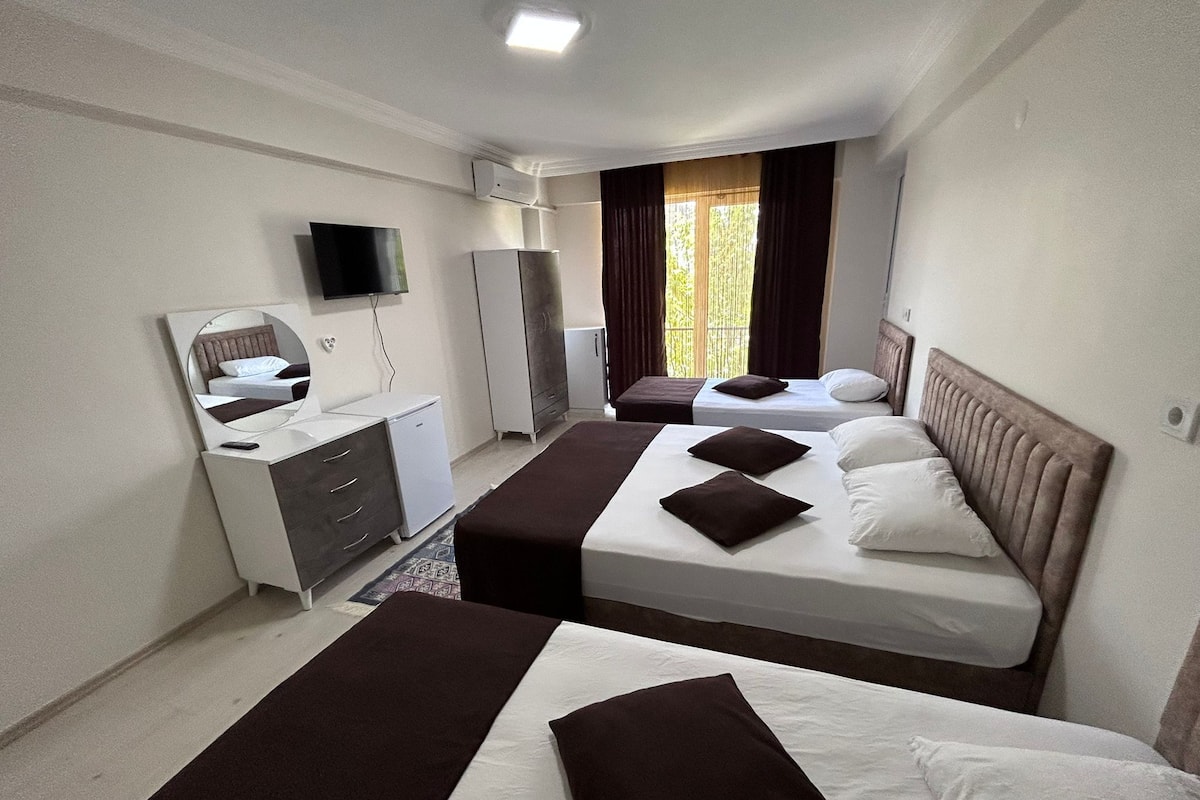 Classic Quadruple Room, 1 Bedroom | Egyptian cotton sheets, premium bedding, individually decorated