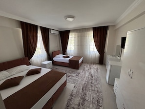 Chambre triple Standard | Draps en coton égyptien, literie de qualité, décor unique