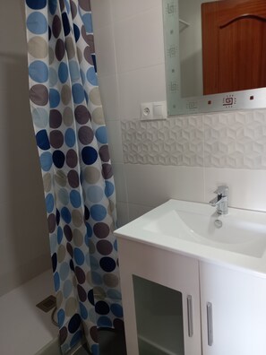 Assecador de cabells, tovalloles, sabó i xampú 