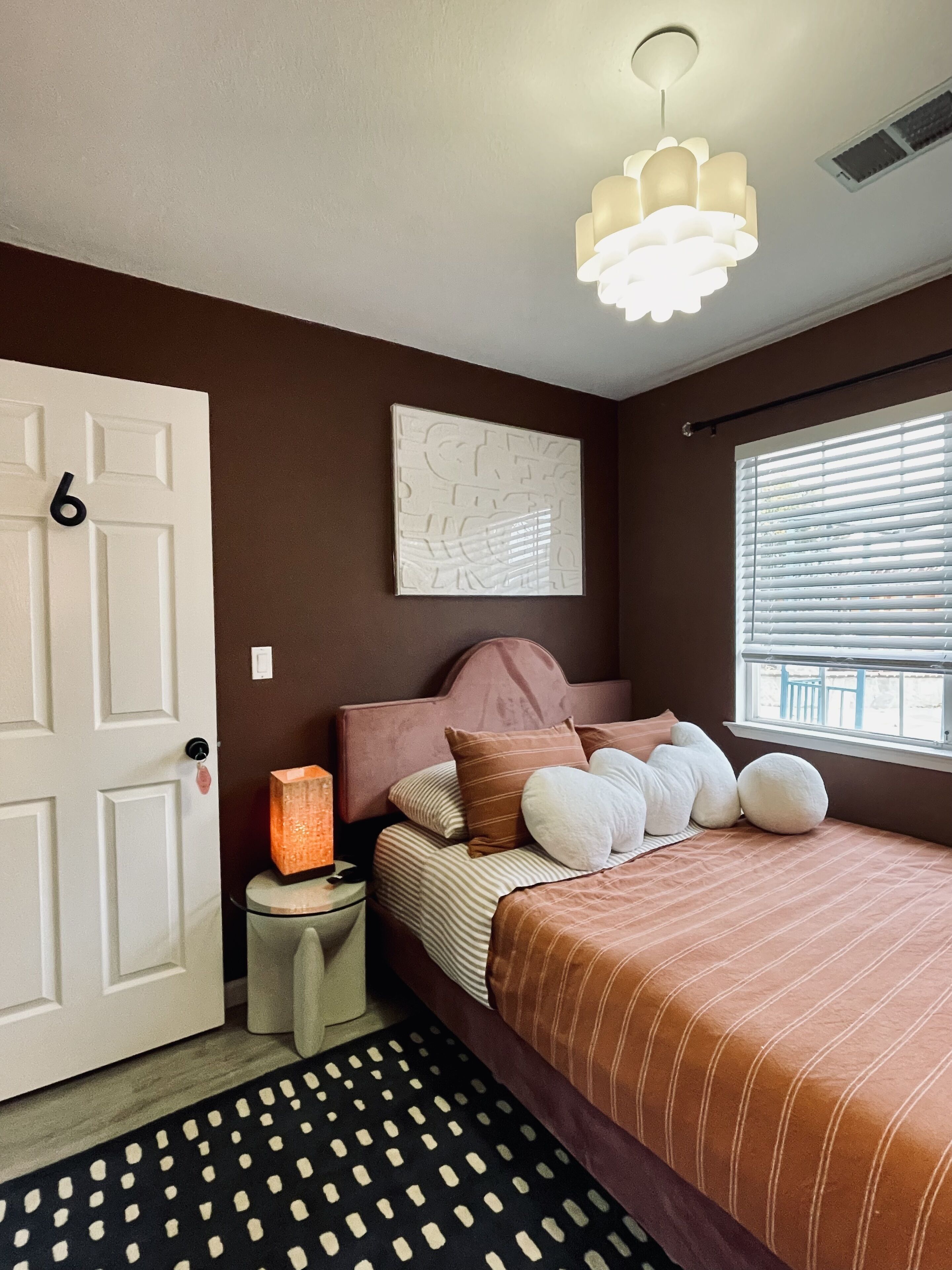 Same amenities and similar layout to the blue room but a totally different mood!
