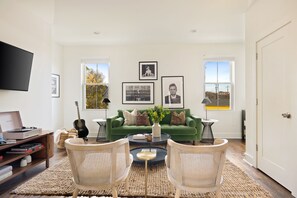 Smart TV, offices - Hart Suite Buyout 5 by AvantStay | Two Town House Buyout in Nashville! (Nashville)