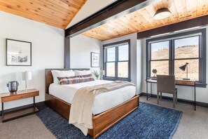 4 Schlafzimmer, Schreibtisch, Bügeleisen/Bügelbrett, Reisekinderbett